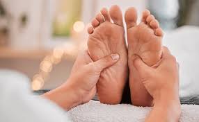 
foot-massage-heel-pain-reflexology