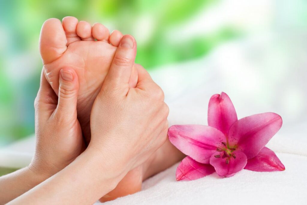 foot-massage-Orillia-Cindy TCM Acupuncture